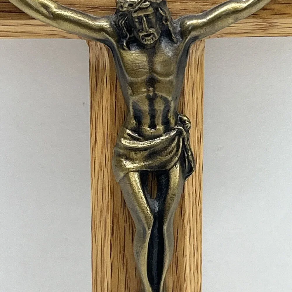 Vintage 1995 Tiffany Cross Co. Handcrafted Red‎ Oak Wall Crucifix W/ Jesus INRI